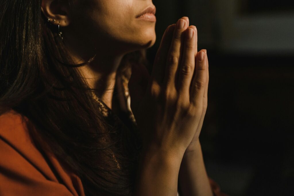 Harnessing the Power of Meditation to Still the Mind pexels arina krasnikova 5418299